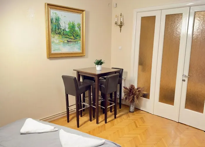 Spacious Two-bedroom, Balcony And Kitchen Retreat Apartamento *