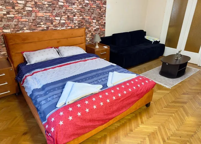 Spacious Two-bedroom, Balcony And Kitchen Retreat Apartment *