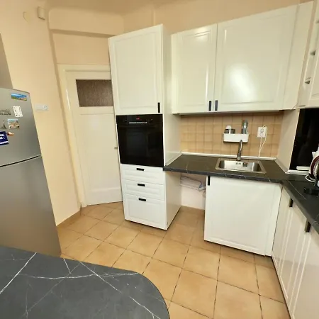 Spacious Two-bedroom, Balcony And Kitchen Retreat Apartament