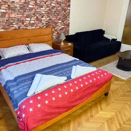 Spacious Two-bedroom, Balcony And Kitchen Retreat Апартаменты *